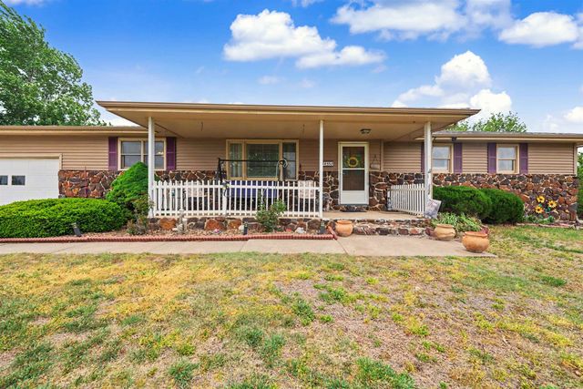 4557 W Schilling Rd, Salina, KS 67401