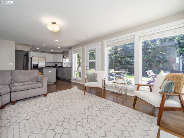 16572 Sw TIMBERLAND Dr, Beaverton, OR 97007