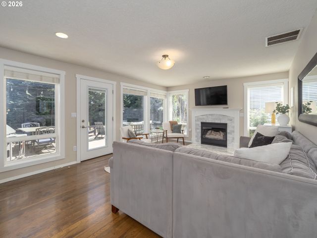 16572 Sw TIMBERLAND Dr, Beaverton, OR 97007