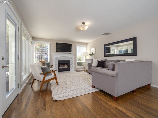 16572 Sw TIMBERLAND Dr, Beaverton, OR 97007