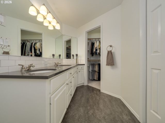 16572 Sw TIMBERLAND Dr, Beaverton, OR 97007