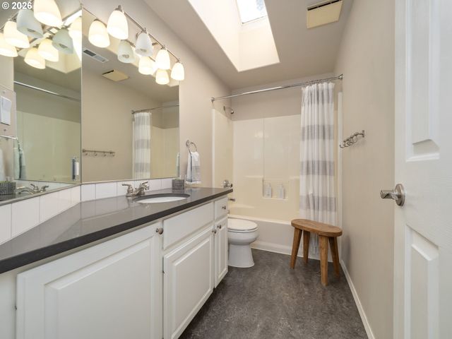 16572 Sw TIMBERLAND Dr, Beaverton, OR 97007