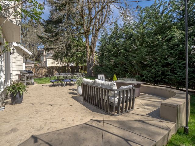 16572 Sw TIMBERLAND Dr, Beaverton, OR 97007