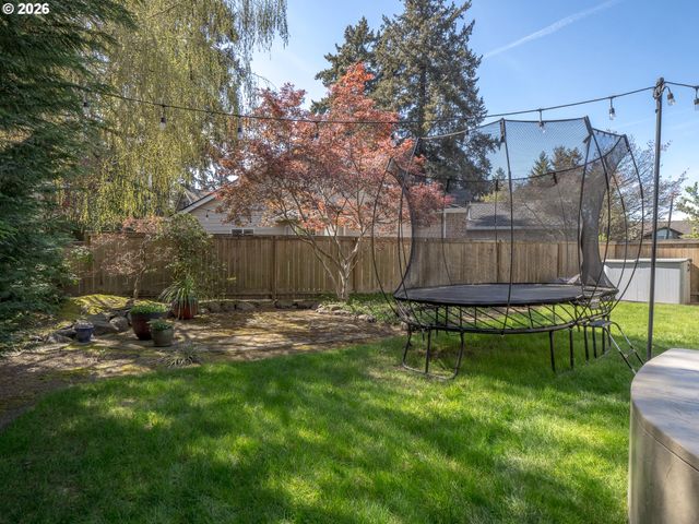 16572 Sw TIMBERLAND Dr, Beaverton, OR 97007