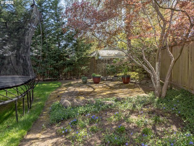 16572 Sw TIMBERLAND Dr, Beaverton, OR 97007