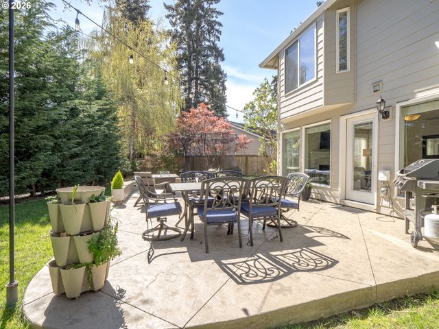 16572 Sw TIMBERLAND Dr, Beaverton, OR 97007