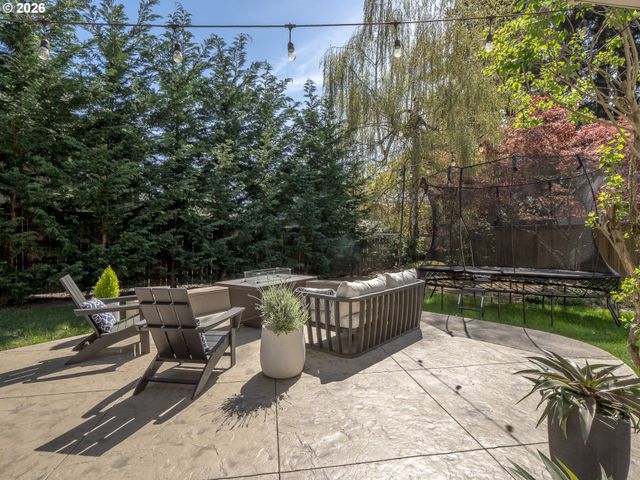 16572 Sw TIMBERLAND Dr, Beaverton, OR 97007