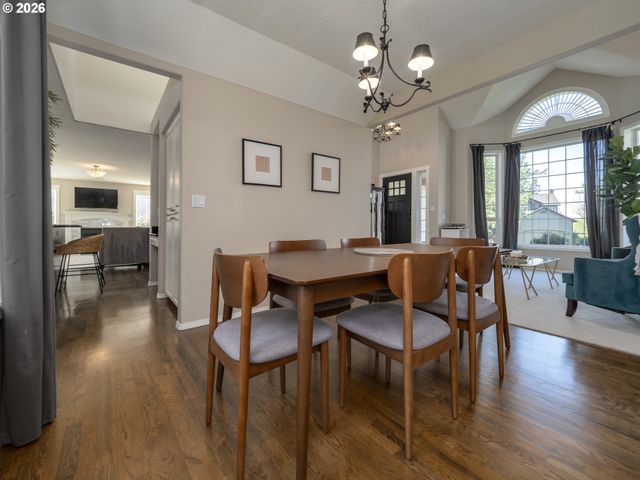 16572 Sw TIMBERLAND Dr, Beaverton, OR 97007