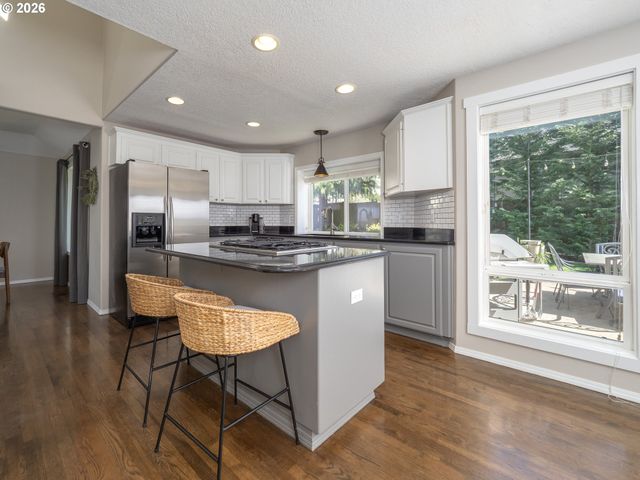 16572 Sw TIMBERLAND Dr, Beaverton, OR 97007