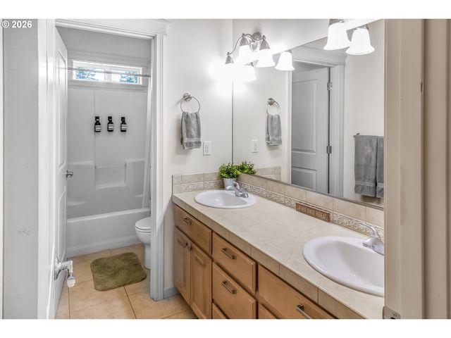 2469 37TH St, Washougal, WA 98671