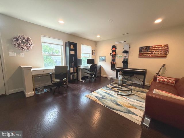 104 VANGUARD LN, Annapolis, MD 21401