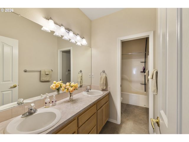 29475 Ne MILLER VIEW Ln, Newberg, OR 97132