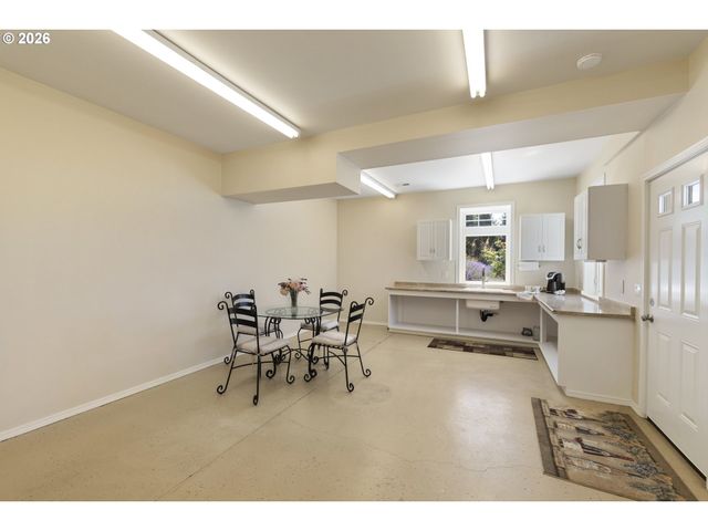 29475 Ne MILLER VIEW Ln, Newberg, OR 97132