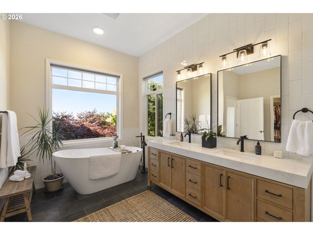 29475 Ne MILLER VIEW Ln, Newberg, OR 97132