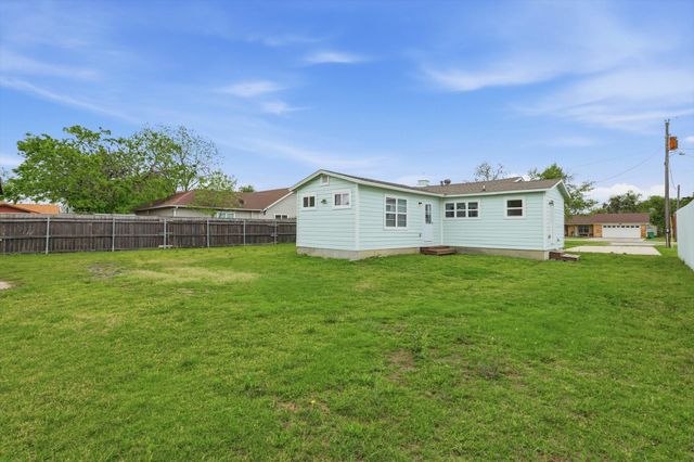 204 E Bailey Street, Ponder, TX 76259