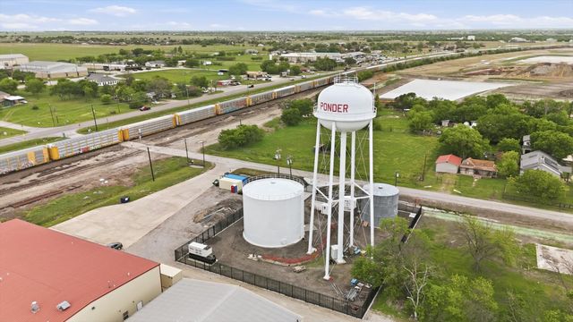 204 E Bailey Street, Ponder, TX 76259