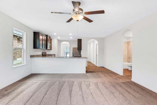 112 Allington CIR, Jarrell, TX 76537