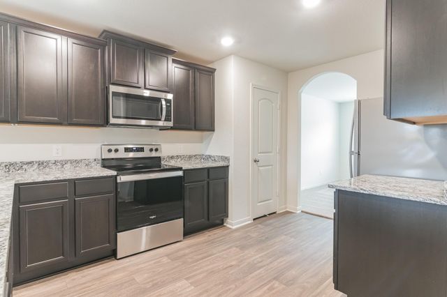 112 Allington CIR, Jarrell, TX 76537