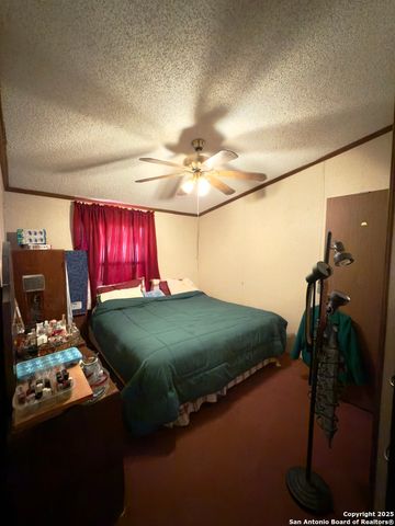 138 Oak Valley, La Vernia, TX 78121