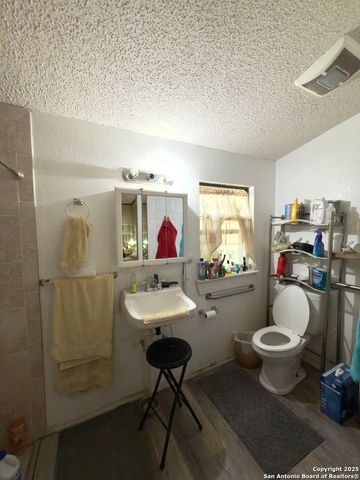 138 Oak Valley, La Vernia, TX 78121