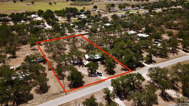 138 Oak Valley, La Vernia, TX 78121