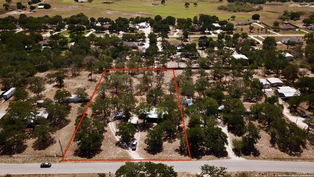 138 Oak Valley, La Vernia, TX 78121