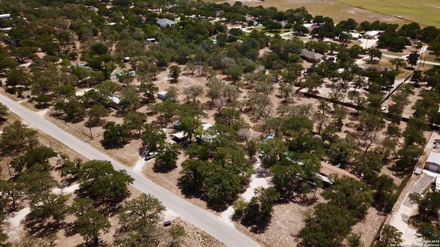 138 Oak Valley, La Vernia, TX 78121