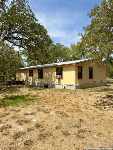 138 Oak Valley, La Vernia, TX 78121