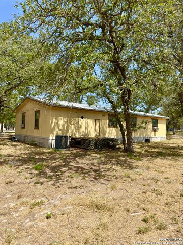 138 Oak Valley, La Vernia, TX 78121