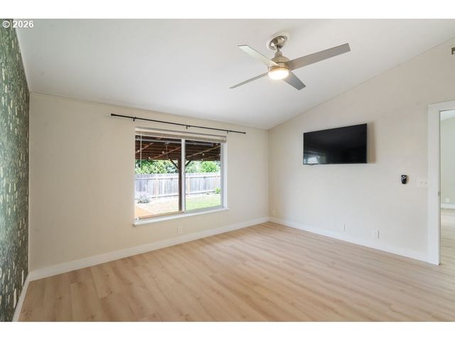 577 Se DANCE Dr, Estacada, OR 97023