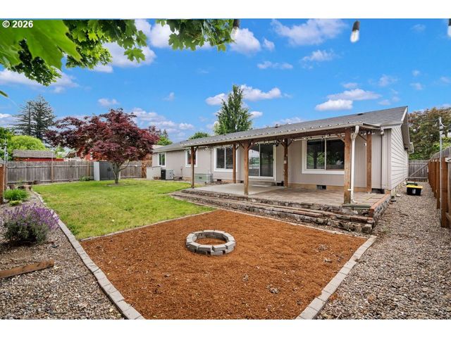 577 Se DANCE Dr, Estacada, OR 97023