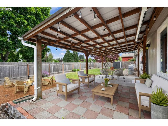 577 Se DANCE Dr, Estacada, OR 97023