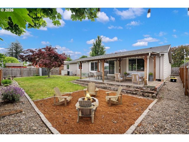 577 Se DANCE Dr, Estacada, OR 97023