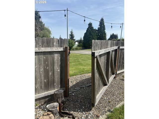 577 Se DANCE Dr, Estacada, OR 97023