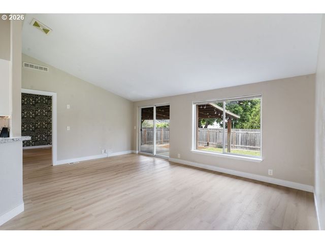 577 Se DANCE Dr, Estacada, OR 97023