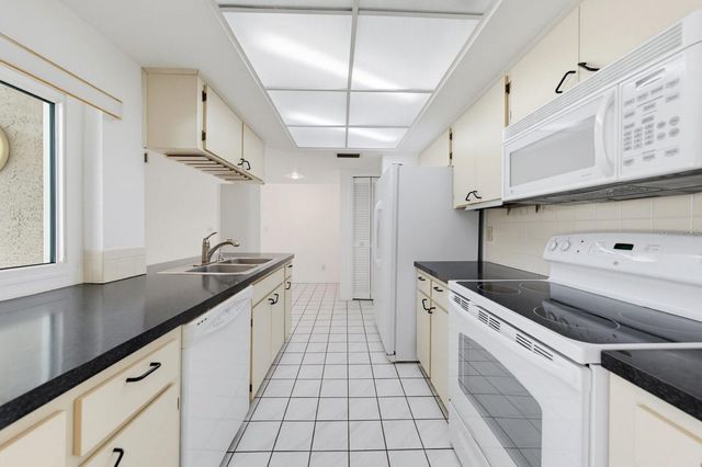 1301 LILY COURT, Tarpon Springs, FL 34689
