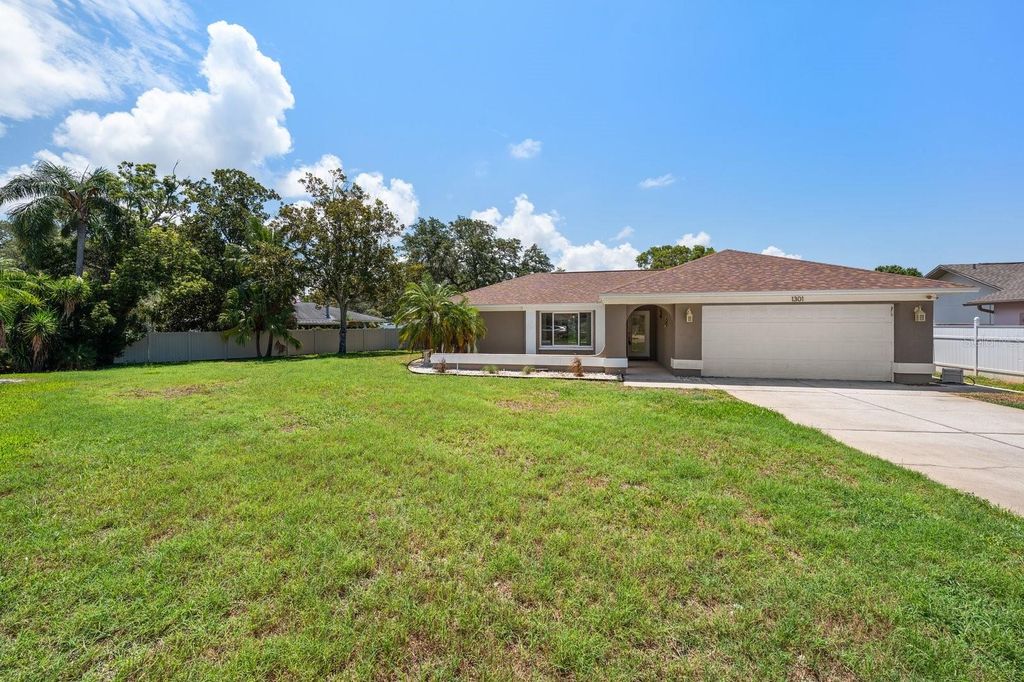 1301 LILY COURT, Tarpon Springs, FL 34689