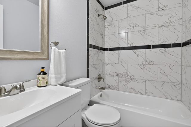 2716 S Jones Street, Fort Worth, TX 76104