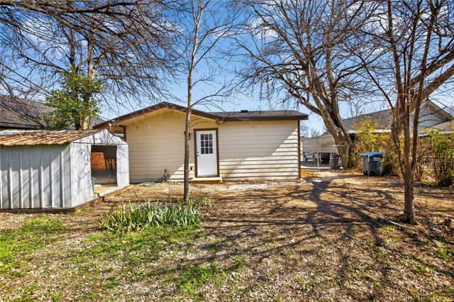 2716 S Jones Street, Fort Worth, TX 76104