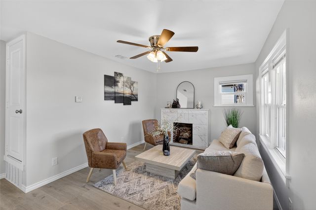 2716 S Jones Street, Fort Worth, TX 76104