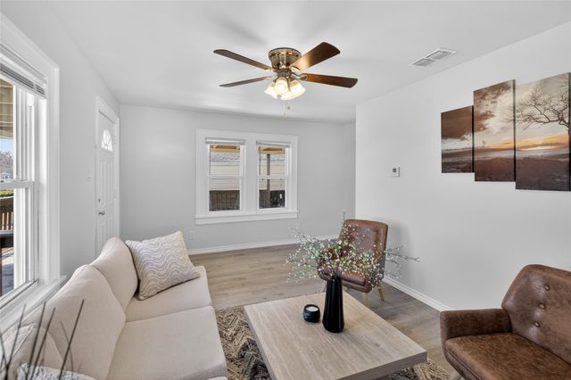 2716 S Jones Street, Fort Worth, TX 76104