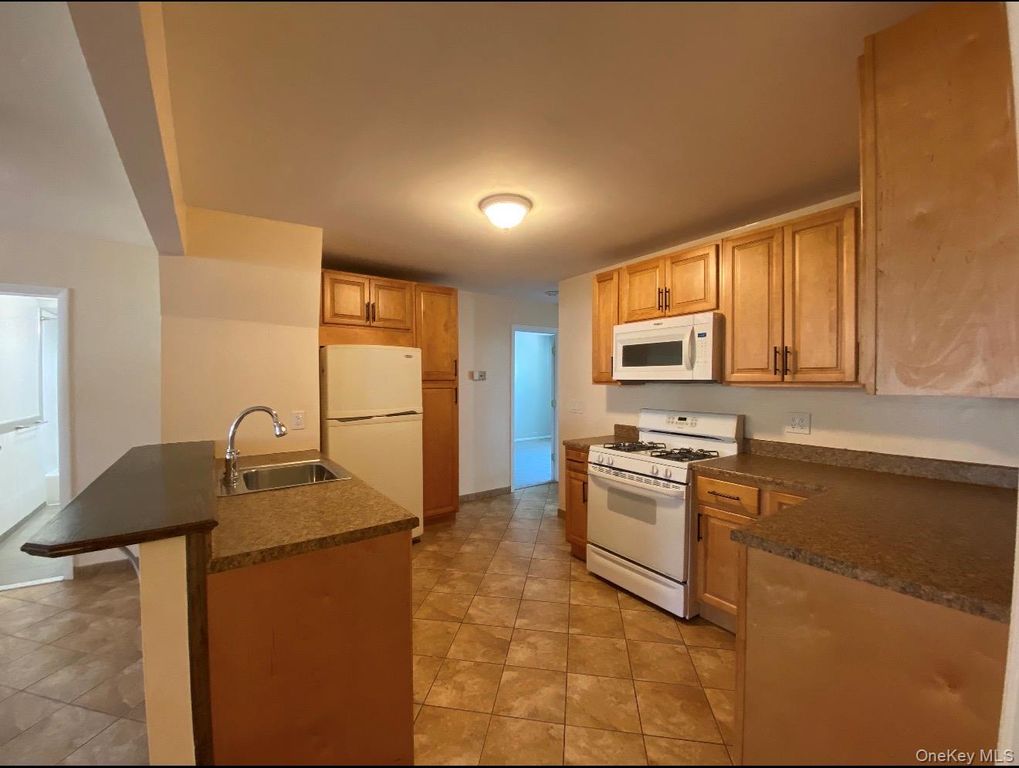 8 Birchwood Avenue, Nanuet, NY 10954