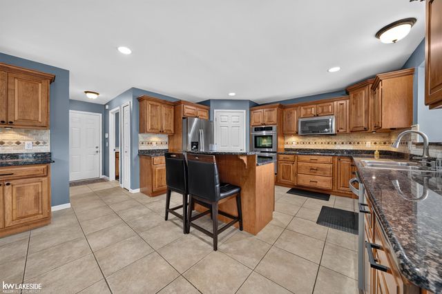 55582 Caesars Drive, Shelby Twp, MI 48315