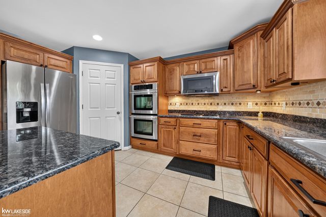 55582 Caesars Drive, Shelby Twp, MI 48315