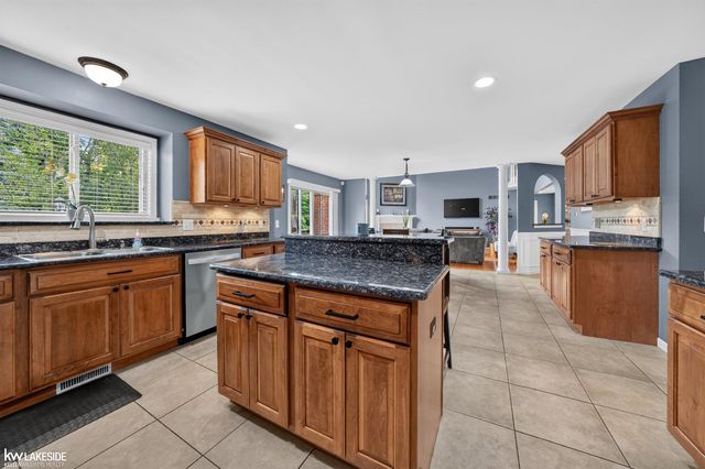 55582 Caesars Drive, Shelby Twp, MI 48315