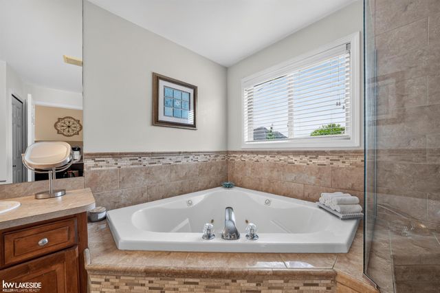55582 Caesars Drive, Shelby Twp, MI 48315