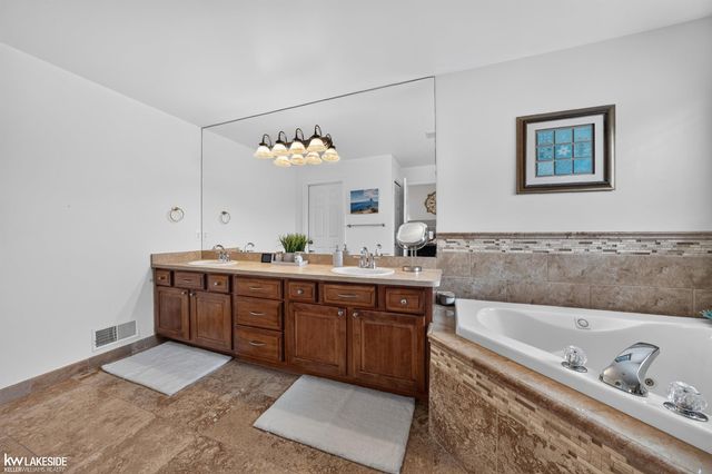 55582 Caesars Drive, Shelby Twp, MI 48315