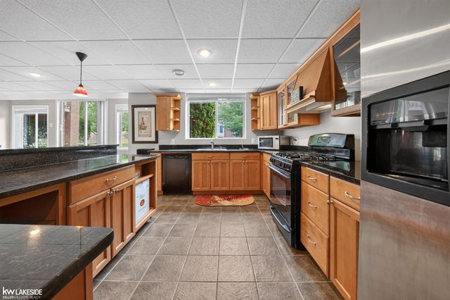 55582 Caesars Drive, Shelby Twp, MI 48315