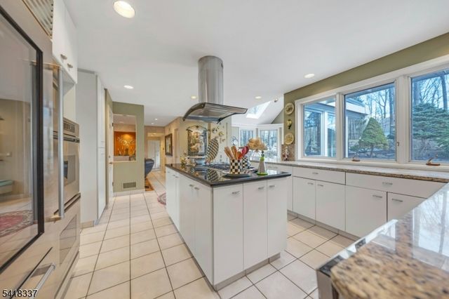 17 Sycamore Dr, Woodcliff Lake Boro, NJ 07677