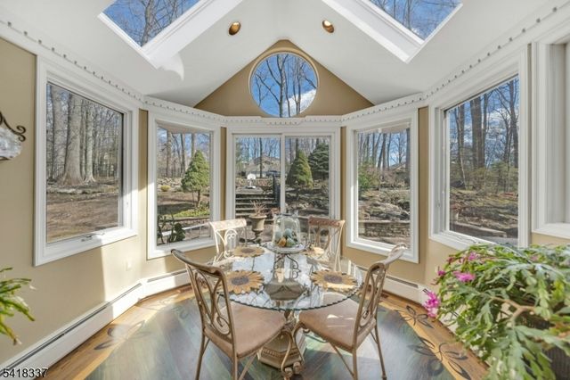 17 Sycamore Dr, Woodcliff Lake Boro, NJ 07677